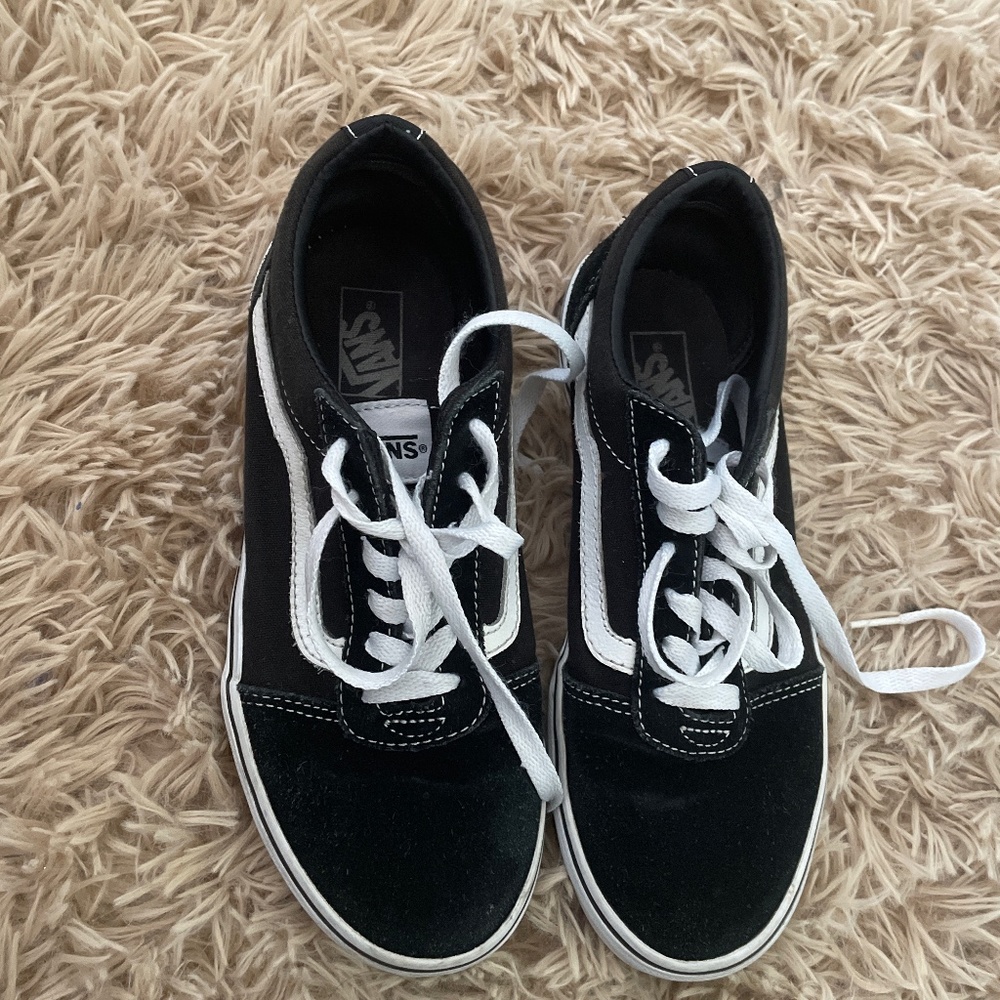Black Vans size 4 youth/women’s 6